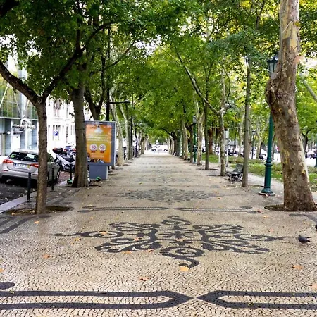 Plum Guide - Elk Town * Lissabon